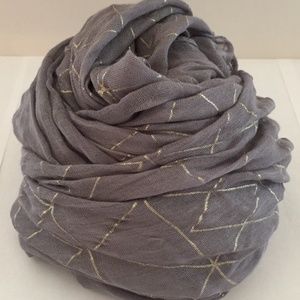 Stella & Dot gray w/matalic silver patterned scarf